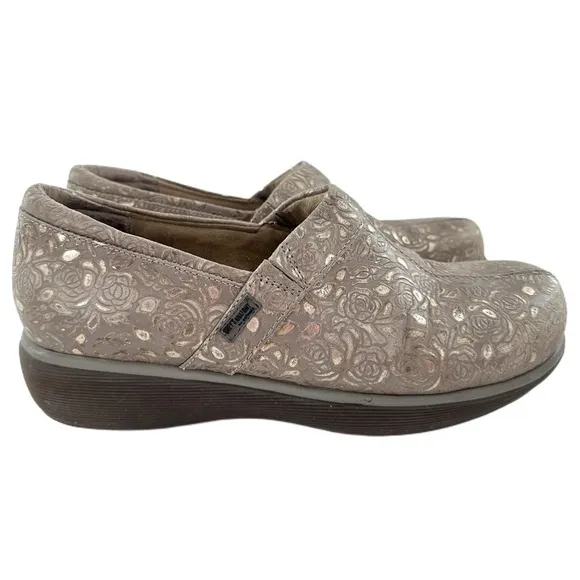 Greys Anatomy soft walk Meredith closed back clogs 8 brown oil slip resistant