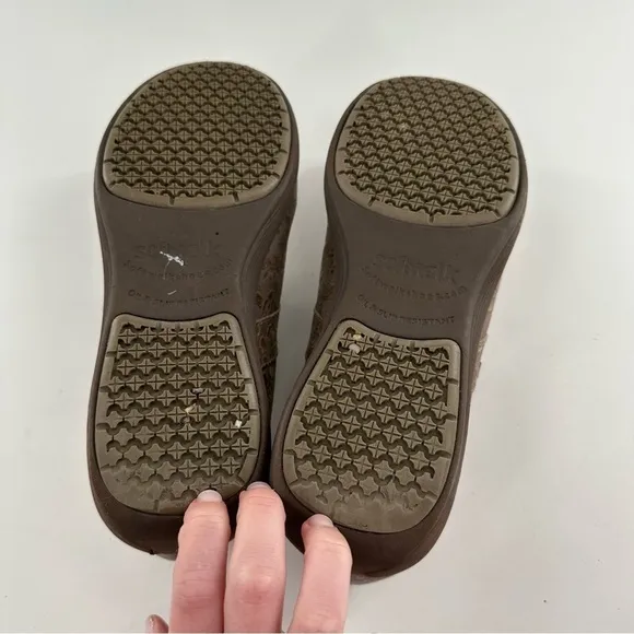 Greys Anatomy soft walk Meredith closed back clogs 8 brown oil slip resistant