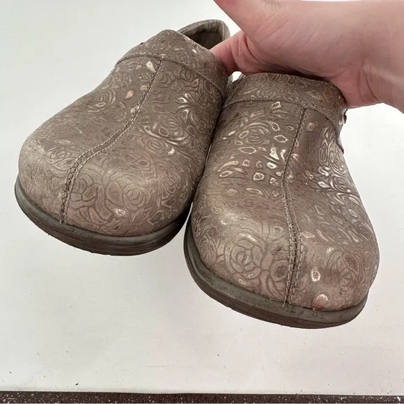 Greys Anatomy soft walk Meredith closed back clogs 8 brown oil slip resistant