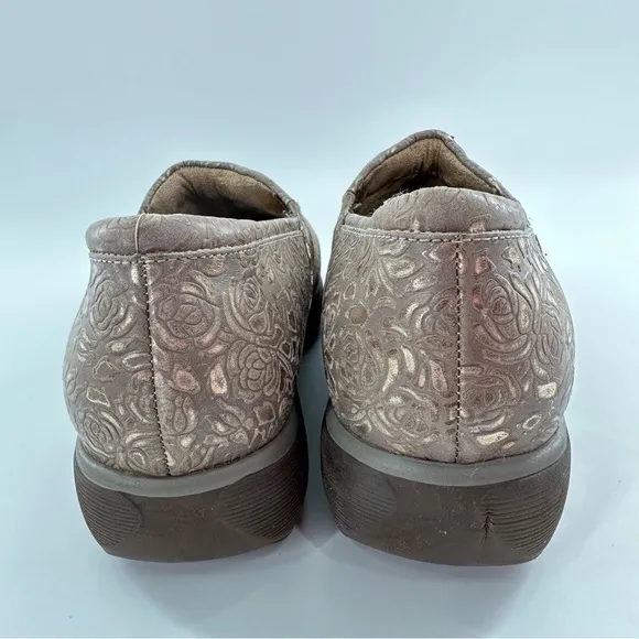 Greys Anatomy soft walk Meredith closed back clogs 8 brown oil slip resistant