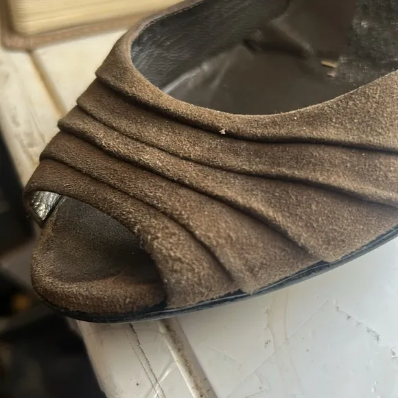Gucci AuthenticBrown Open Toe Suede Heels Size 10B