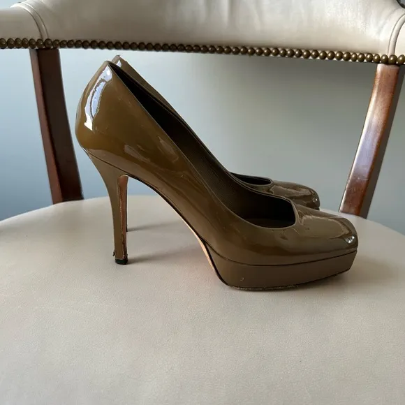 Gucci brown patent leather square toe heels