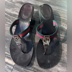 Gucci GG Logo Sandals Kitten Heels THONGS Flip Flop Slides Brown Green Red 9.5