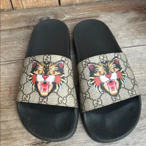 Gucci Tiger Print Pool Slides 39 fit like 8.5 Angry Cat Gucci