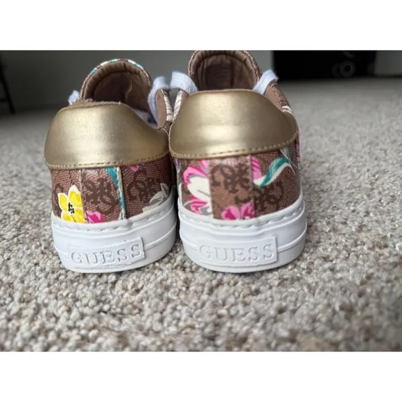 Guess Floral Logo Sneakers Low Top Casual Fashion Shoes Size 6