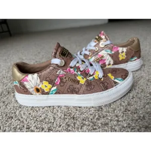 Guess Floral Logo Sneakers Low Top Casual Fashion Shoes Size 6