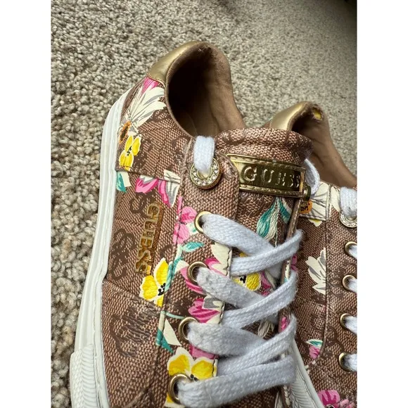 Guess Floral Logo Sneakers Low Top Casual Fashion Shoes Size 6