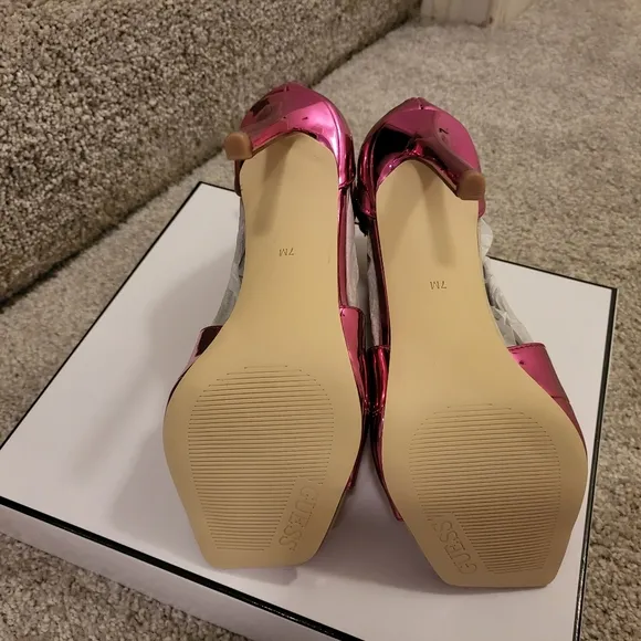 Guess Sella Medium Pink Cross Strap Heels - Size 7M NWT
