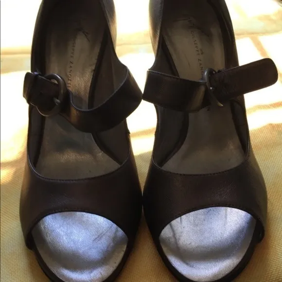 Guiseppe Zanotti pewter comfort style pumps sz 9.5