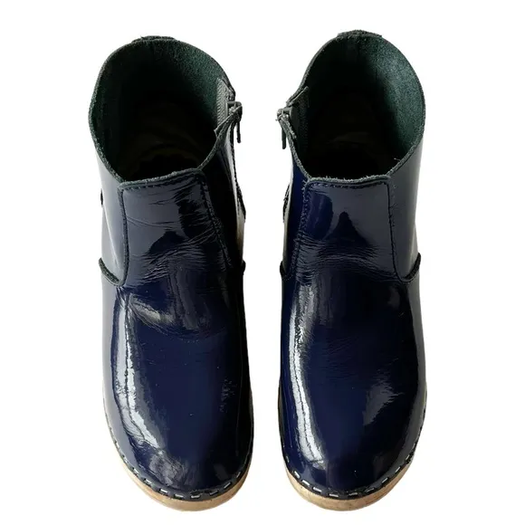 Hanna Andersson Navy Blue Patent Leather Ankle Boot Clogs | 36