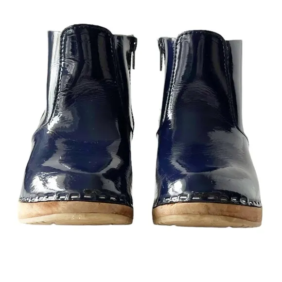 Hanna Andersson Navy Blue Patent Leather Ankle Boot Clogs | 36