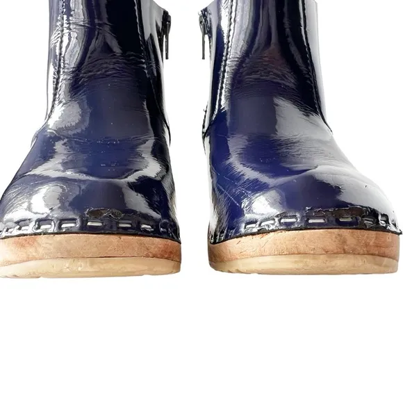 Hanna Andersson Navy Blue Patent Leather Ankle Boot Clogs | 36