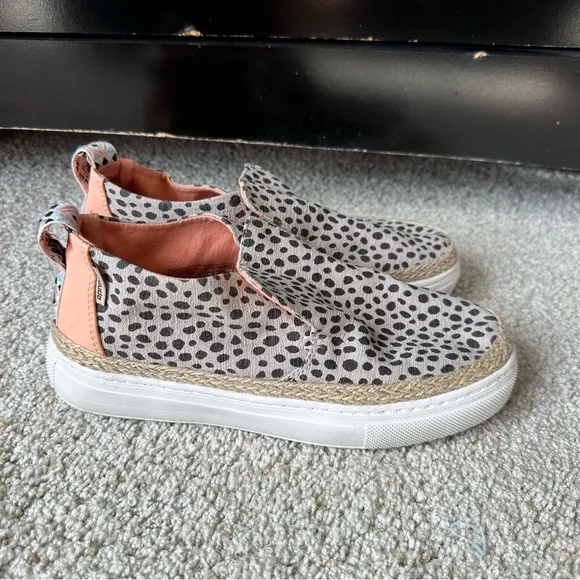 HEY DUDE WOMENS PEYTON LEOPARD LINEN SLIP ON SHOES