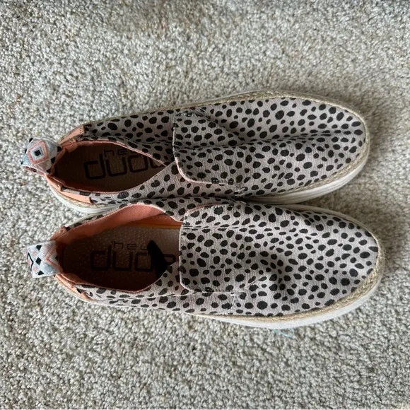 HEY DUDE WOMENS PEYTON LEOPARD LINEN SLIP ON SHOES