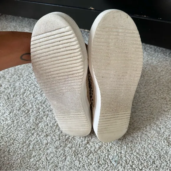 HEY DUDE WOMENS PEYTON LEOPARD LINEN SLIP ON SHOES