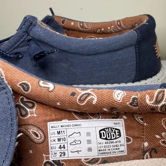 Hey Dudes Wally Washed Canvas slip on men’s size medium blue grey