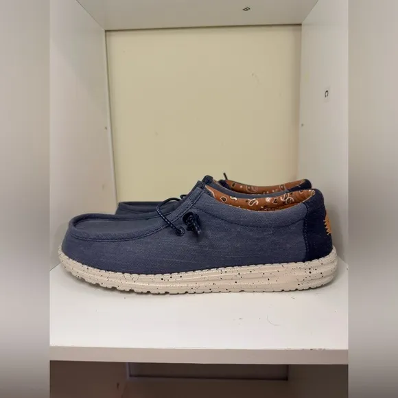 Hey Dudes Wally Washed Canvas slip on men’s size medium blue grey