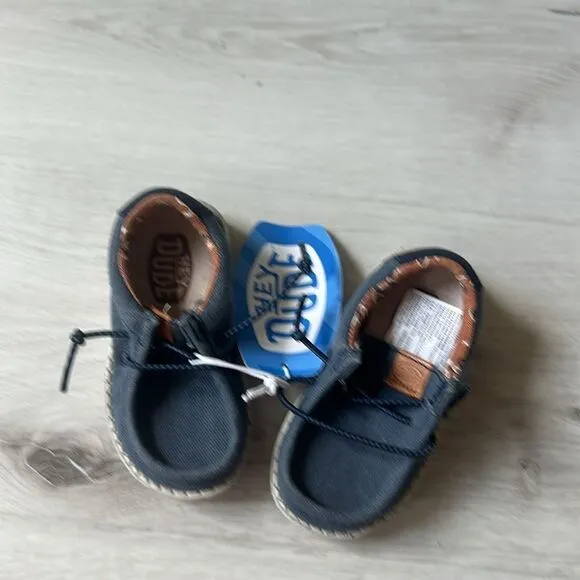 Hey dude, toddler boys Wally washed canvas loafer size TD 5 navy nwt