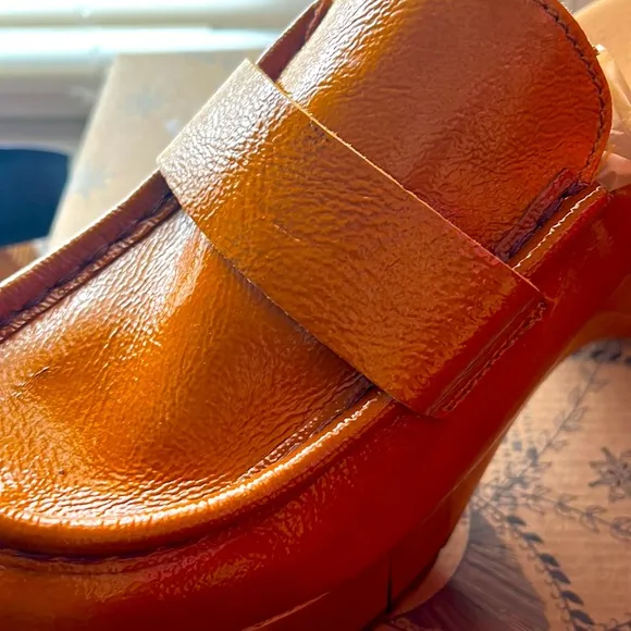 HOST PICK! 🛍️🛍️NWOT Free People Clogs Size 39 (8.5) Color: Sedona