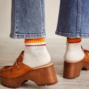 HOST PICK! 🛍️🛍️NWOT Free People Clogs Size 39 (8.5) Color: Sedona