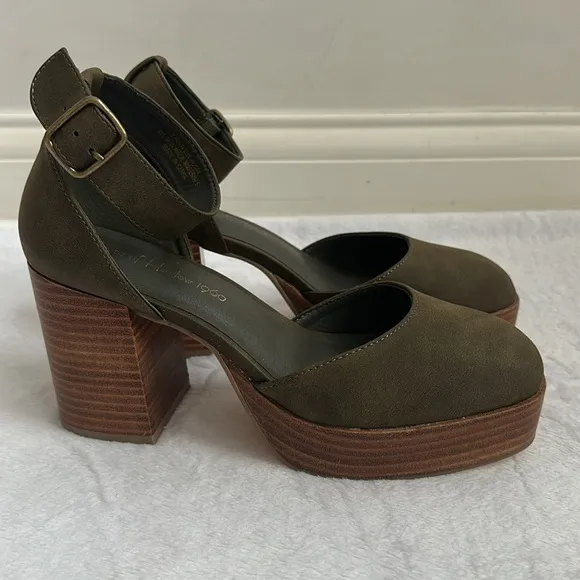House of Harlow 1960 Leather D'Orsay Pumps Women’s Muted Green Block Heel Sandal