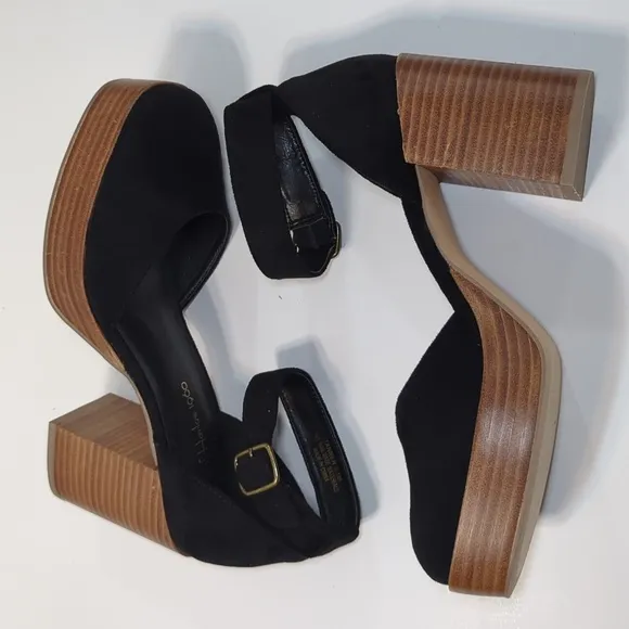House of Harlow 1960 Tanner Heels Size 9.5