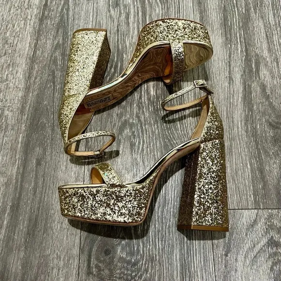 🎉HP🎉 NWT Badgley Mischka Party Platform Block Heel Size 8.5