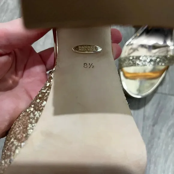 🎉HP🎉 NWT Badgley Mischka Party Platform Block Heel Size 8.5