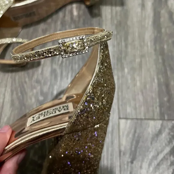 🎉HP🎉 NWT Badgley Mischka Party Platform Block Heel Size 8.5