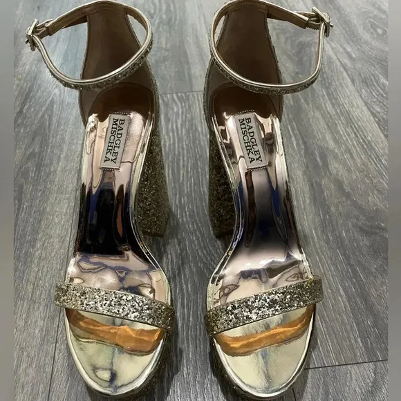 🎉HP🎉 NWT Badgley Mischka Party Platform Block Heel Size 8.5