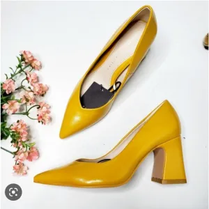 🎉HP🎉 Zara Basic NWT Yellow Pumps size 10