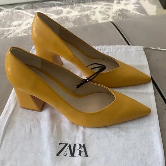 🎉HP🎉 Zara Basic NWT Yellow Pumps size 10