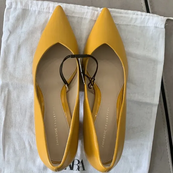 🎉HP🎉 Zara Basic NWT Yellow Pumps size 10