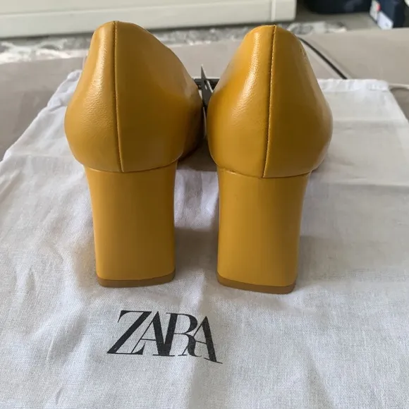 🎉HP🎉 Zara Basic NWT Yellow Pumps size 10