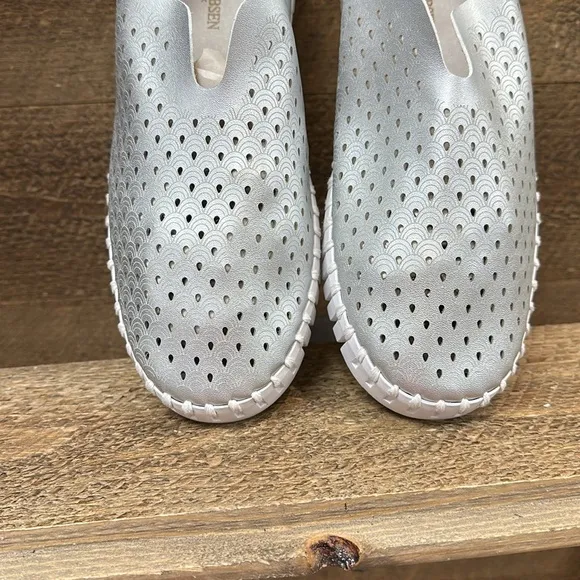Ilse Jacobsen HORNBÆK Women's Tulip 3576 Flat | Slip-On | Low -Top Silver Size 9