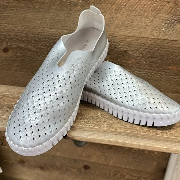 Ilse Jacobsen HORNBÆK Women's Tulip 3576 Flat | Slip-On | Low -Top Silver Size 9