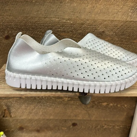 Ilse Jacobsen HORNBÆK Women's Tulip 3576 Flat | Slip-On | Low -Top Silver Size 9