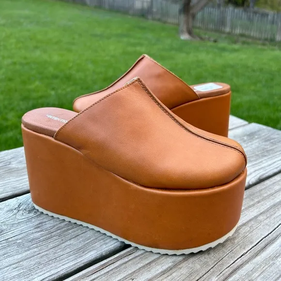 Intentionally Blank Anthropologie Tan Leather Mega Platform Clogs Mules 36