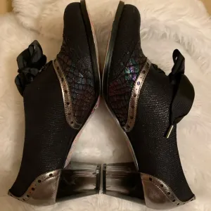 IRREGULAR CHOICE ladies Lace up Vintage Style Brogue Oxford heels Size 4…