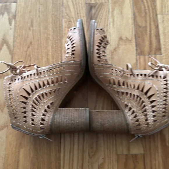 Jeffrey Campbell 7 tan leather open toe heels with cut outs lace up great cond