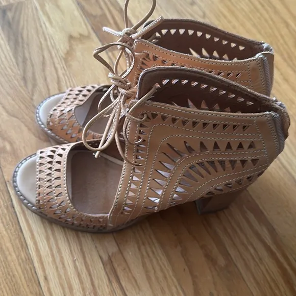 Jeffrey Campbell 7 tan leather open toe heels with cut outs lace up great cond