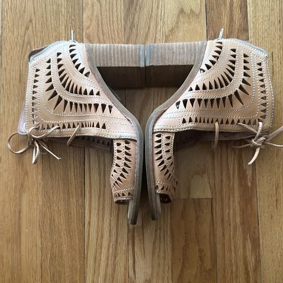 Jeffrey Campbell 7 tan leather open toe heels with cut outs lace up great cond