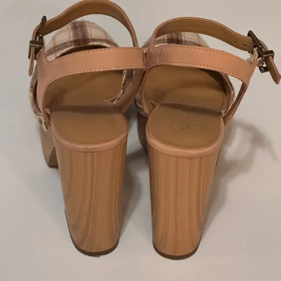 Jessica Simpson Daraiye Closed Toe Platform Pumps Clogs
