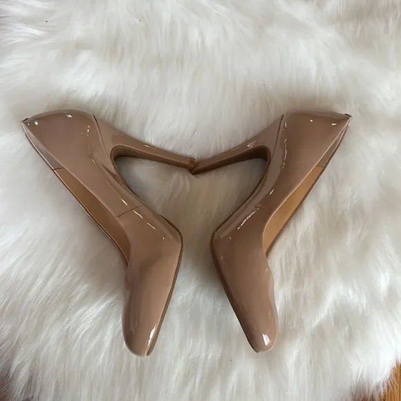 Jessica Simpson round toe nude heels