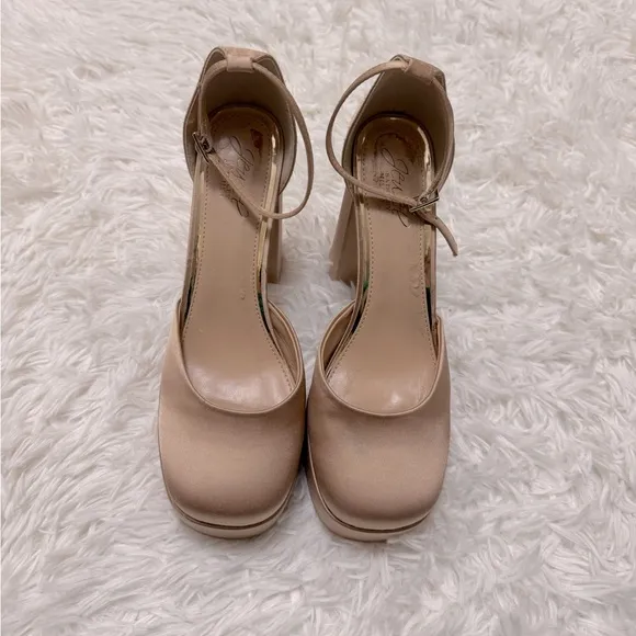 Jewel Badgley Mischka Cream Platform Heels with Ankle Strap