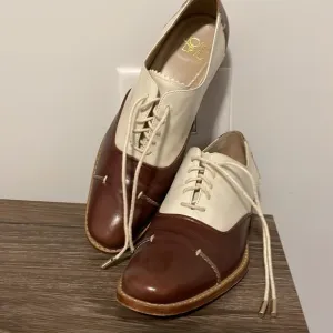Joan &amp; David Vintage Look Preppy Women’s Oxfords 1920s Style Two-Toned S…