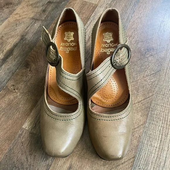 John Fluevog Maryjane Heels Gray Beige Retro Buckle Square Toe Block Heel Wooden