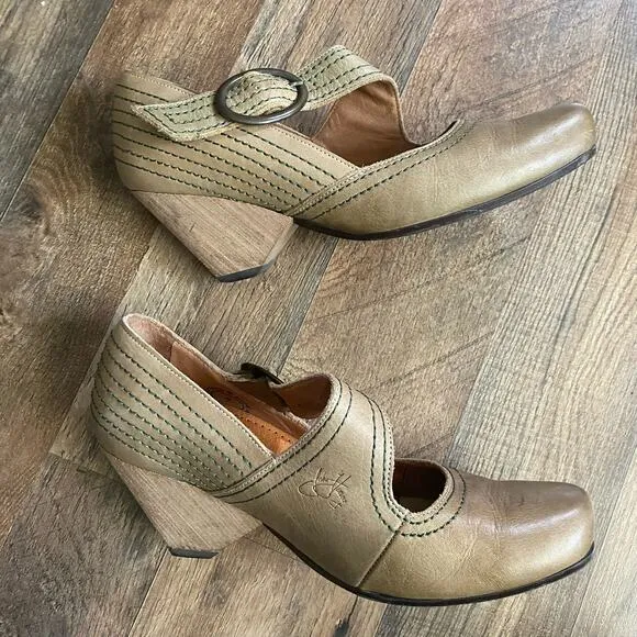John Fluevog Maryjane Heels Gray Beige Retro Buckle Square Toe Block Heel Wooden