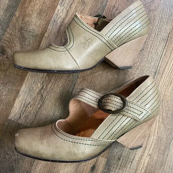 John Fluevog Maryjane Heels Gray Beige Retro Buckle Square Toe Block Heel Wooden