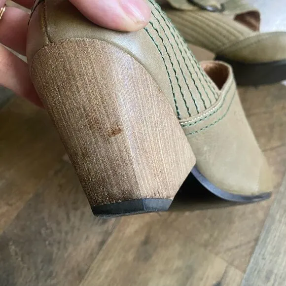 John Fluevog Maryjane Heels Gray Beige Retro Buckle Square Toe Block Heel Wooden